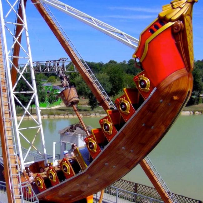 Attraction bateau pirate